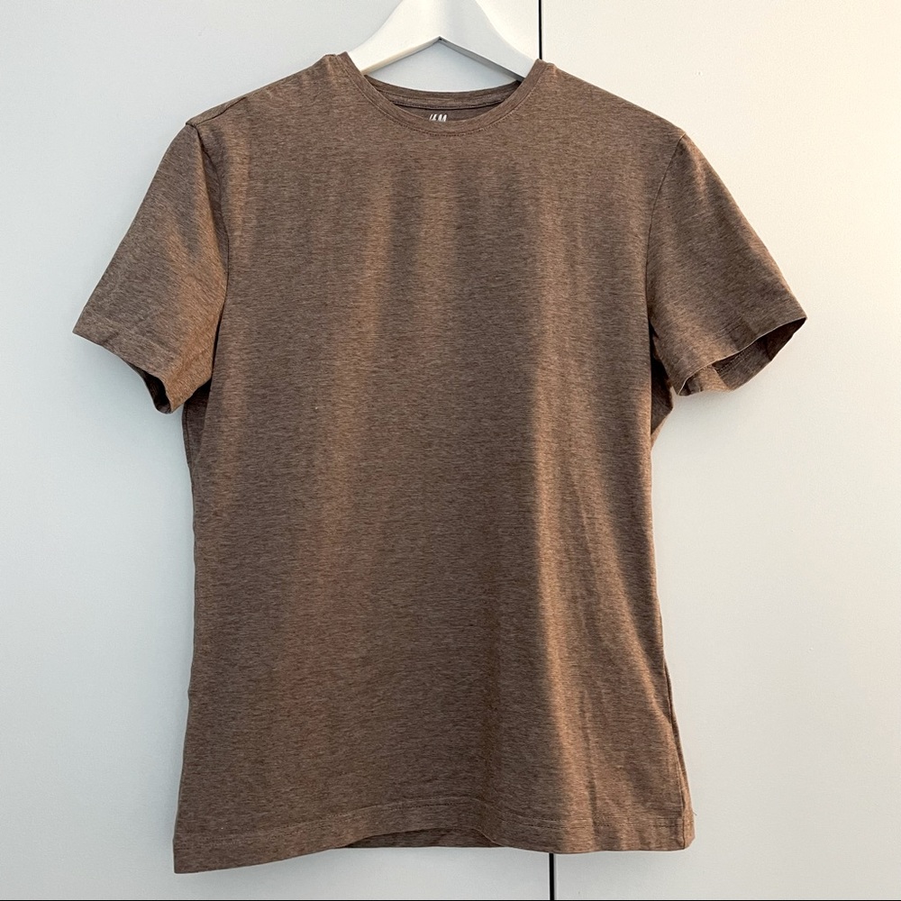 H&M - Men’s basic T-Shirt. Size Medium.
